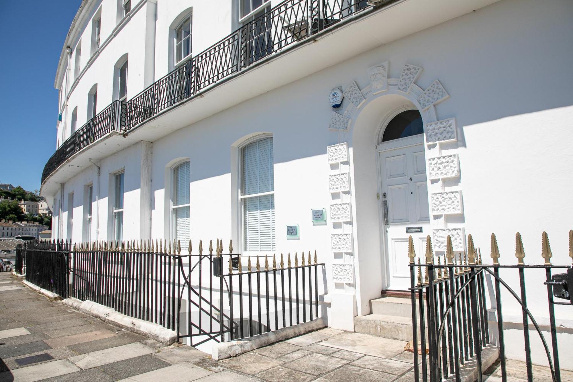 Sovereign House - Close To Harbour With Parking Torquay Exterior photo